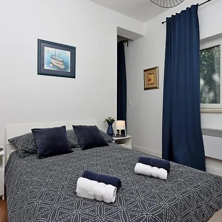 With Parking Space Kostrena, Rijeka - 24185 شقة *